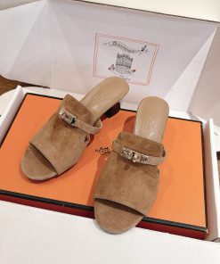 Dép cao gót HM màu nâu đế vuông da lộn ấm áp