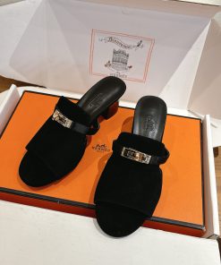 Dép cao gót HM màu đen đế vuông da lộn ấm áp