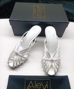 Giày cao gót Alevi Milano màu trắng đính ngọc trai sang trọng