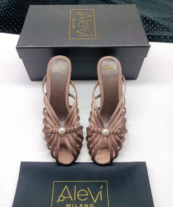 Giày cao gót Alevi Milano màu nâu đính ngọc trai sang trọng