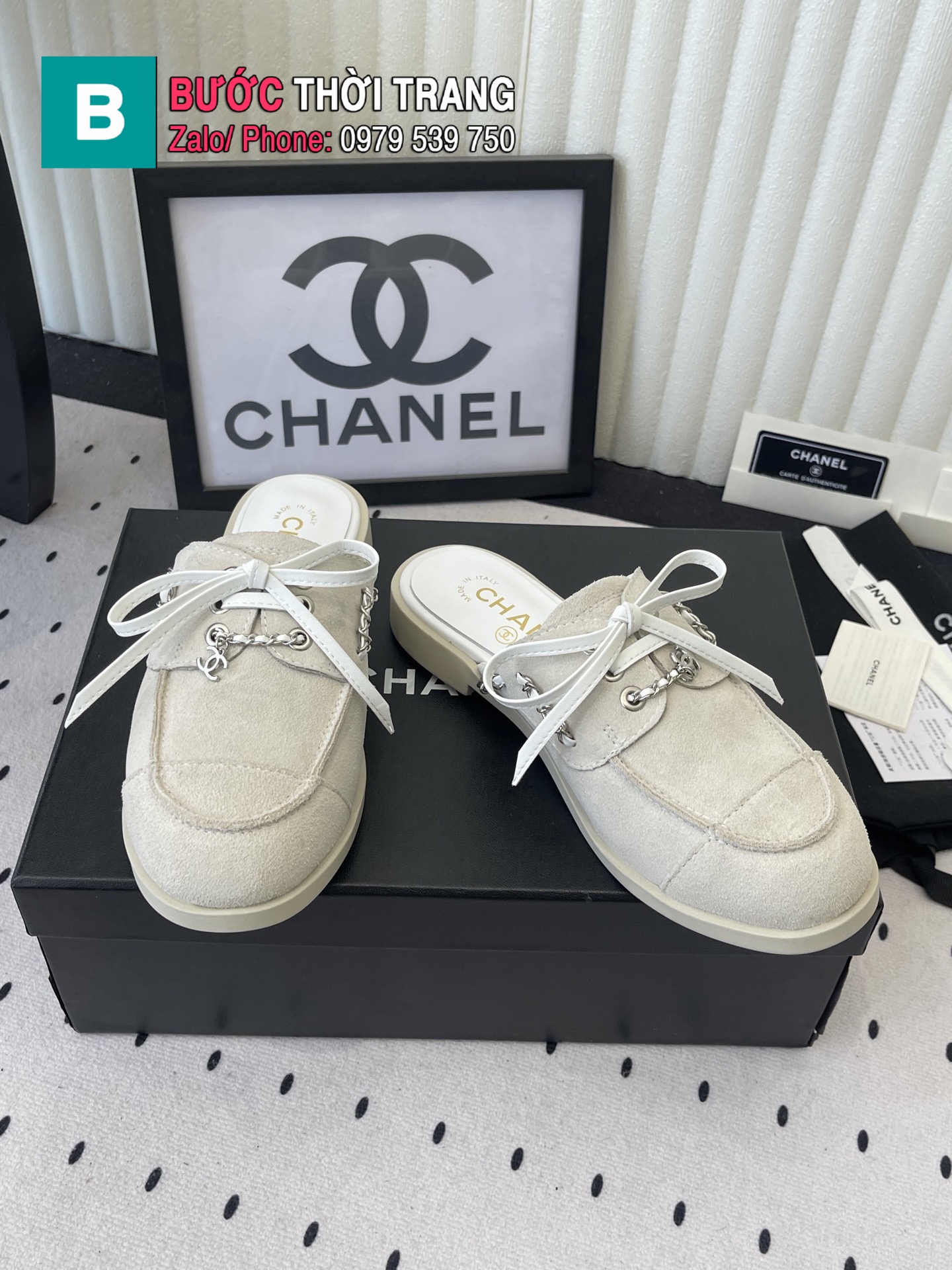 Giày lười nữ CN màu ghi nhạt mũi tròn thiết kế dây xích mới nhất