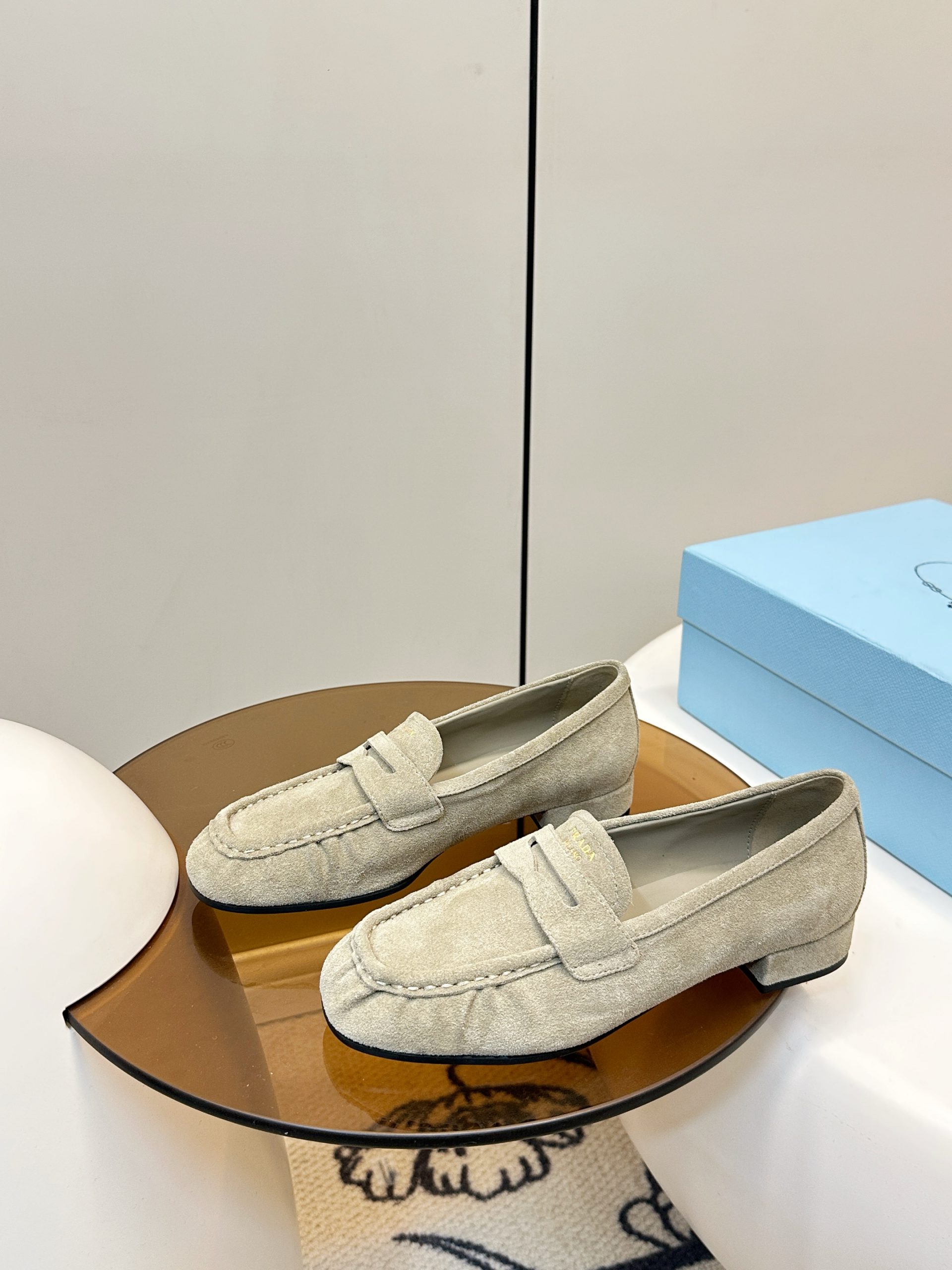 Giày lười nữ PRADA da lộn mềm mịn cao cấp màu ghi nhạt