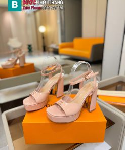 Sandal cao gót LV đế vuông da bóng màu hồng nude tôn dáng