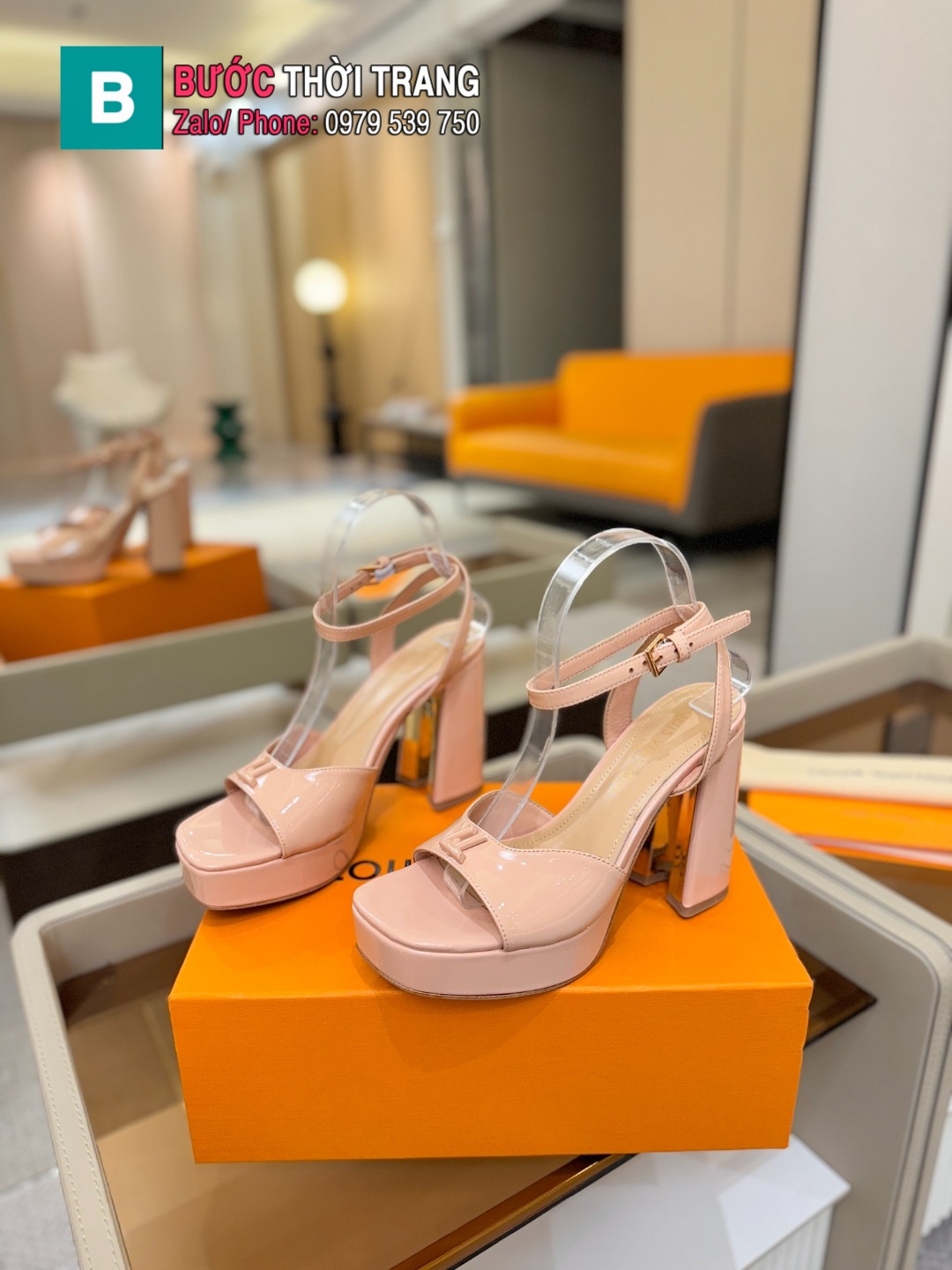 Sandal cao gót LV đế vuông da bóng màu hồng nude tôn dáng