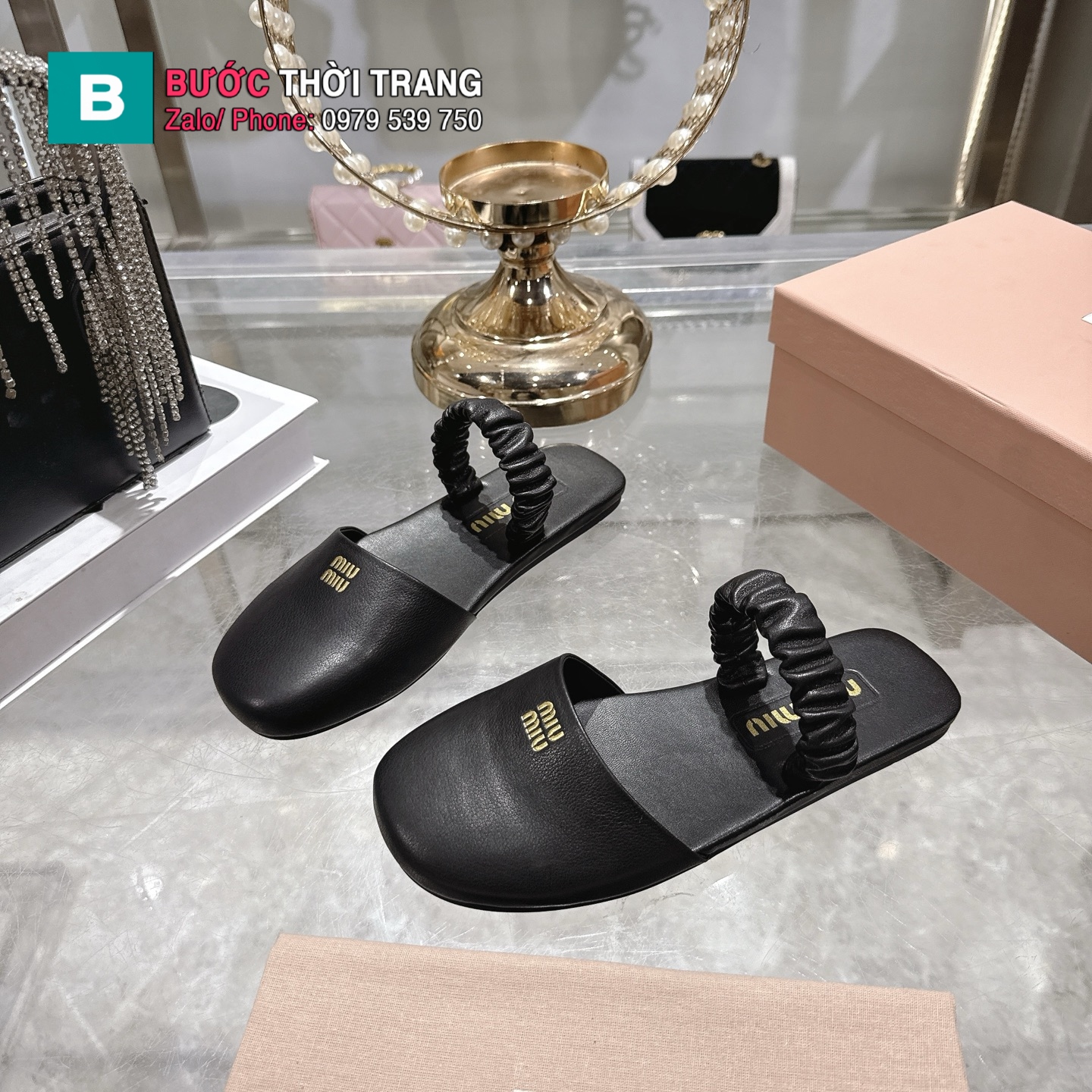 Sandal nữ MIU MIU đế bệt màu đen da cừu mềm mại