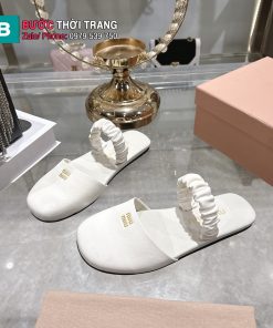 Sandal nữ MIU MIU đế bệt màu trắng da cừu mềm mại