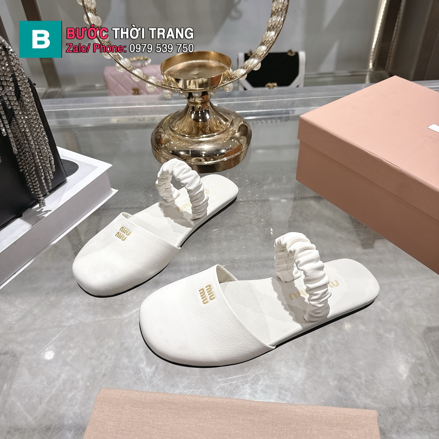 Sandal nữ MIU MIU đế bệt màu trắng da cừu mềm mại