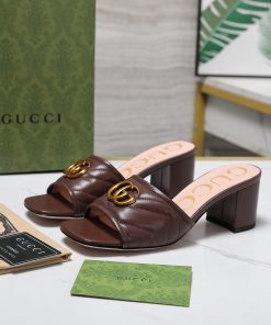Dép cao gót GUCCI màu nâu socola vân chữ V đế vuông 6cm thanh lịch