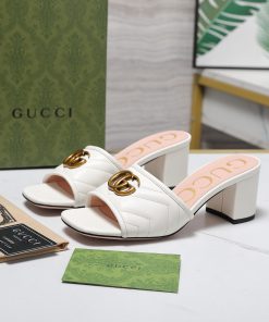 Dép cao gót GUCCI màu trắng ngà vân chữ V đế vuông 6cm thanh lịch
