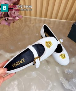 Giày búp bê nữ VERSACE màu trắng ngà da bóng mềm logo mũi giày nổi bật