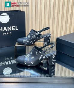 Giày cao gót sandal CN màu đen họa tiết logo nổi bật