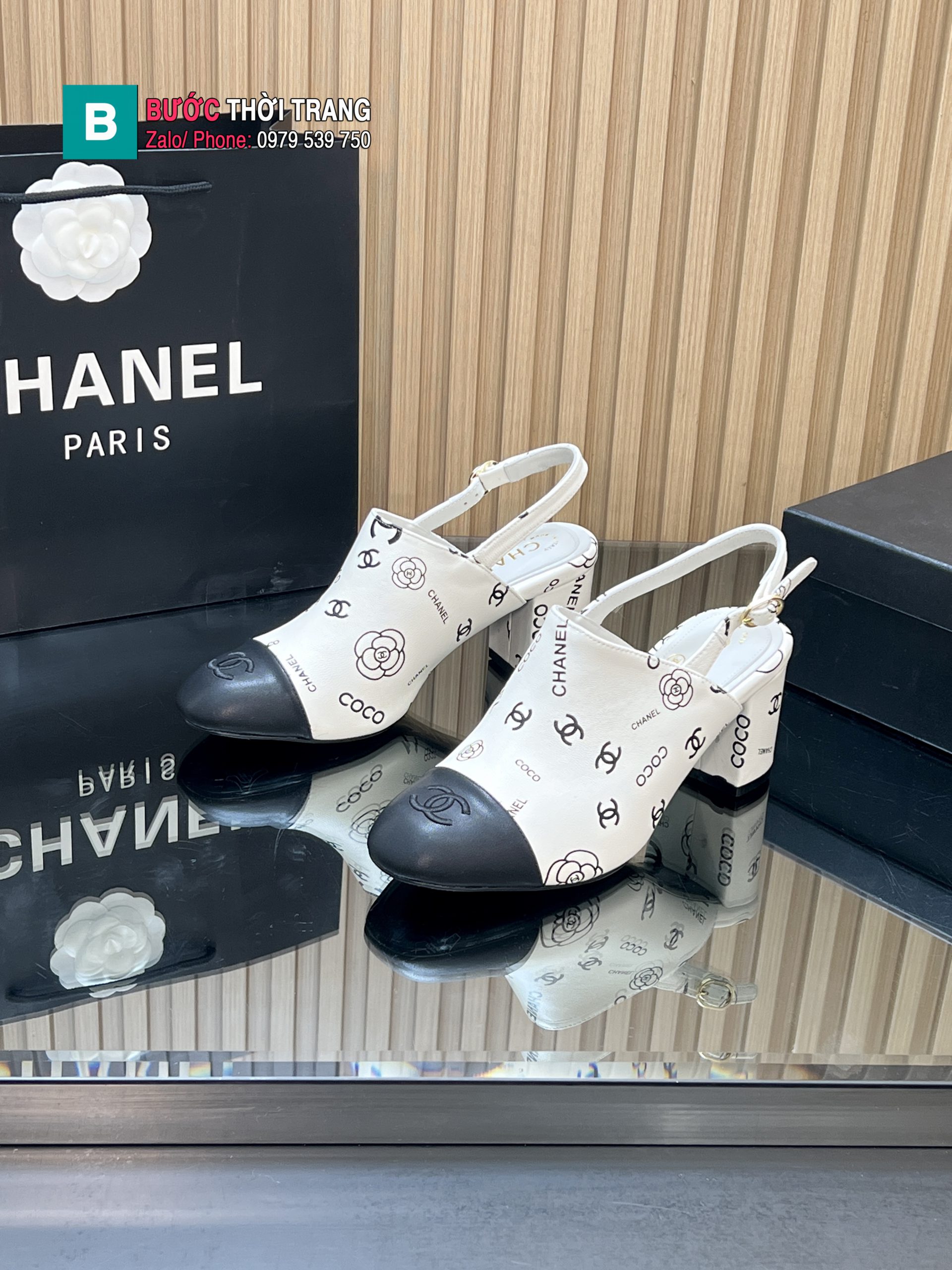 Giày cao gót sandal CN màu trắng ngà họa tiết logo nổi bật