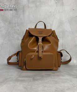 Ba lô MIU MIU phong cách casual hiện đại, tối giản nhưng vẫn toát lên vẻ sang trọng tinh tế.