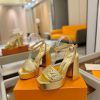 Giày cao gót nữ LV màu vàng quý phái đế vuông cao 12 cm tôn dáng