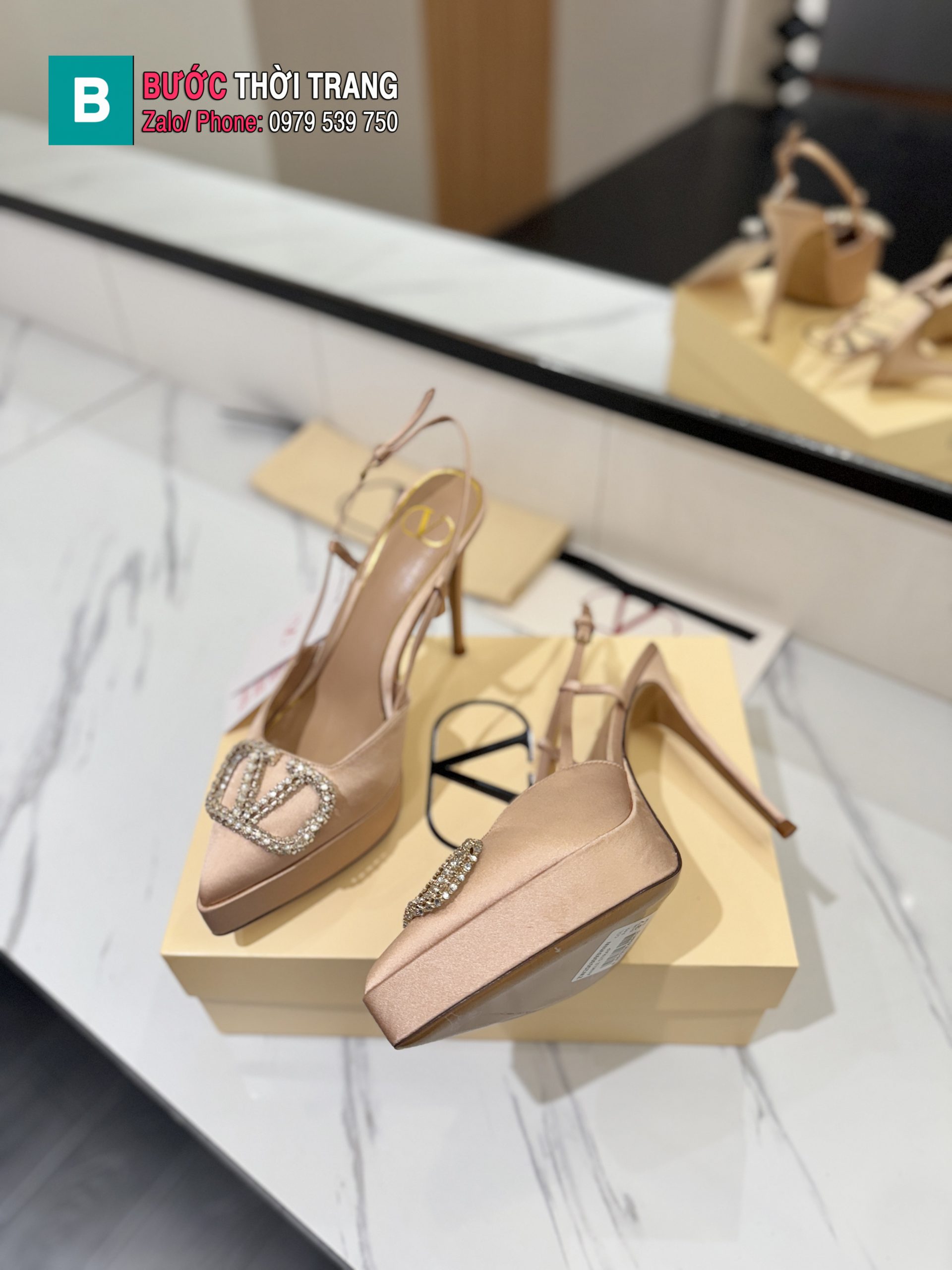 Giày cao gót nữ VALENTINO màu nude họa tiết chữ V đính đá trắng sang trọng đế 12cm
