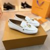 Giày lười LV nữ màu trắng phong cách basic đế cao su đàn hồi vượt trội đính khóa nổi bật